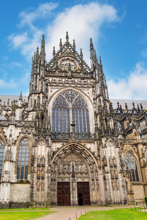 Den Bosch Stappen aan de voet van de Sint Jan